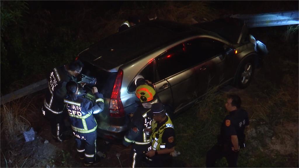 暗夜兩起棄車逃逸二案件　2移工跑下田躲警、駕駛自撞竄逃