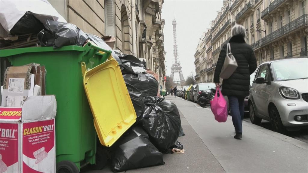 法國大罷工全國癱瘓！　巴黎3700噸垃圾「沒人收」臭氣沖天