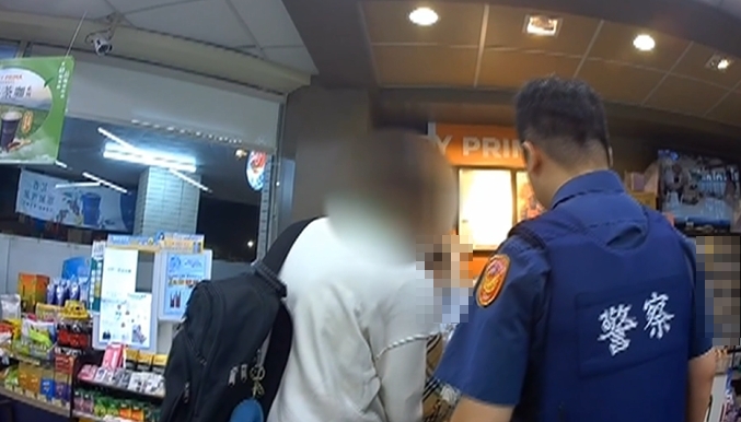 自幼父母離異、外婆入獄　身世坎坷少年沿街乞食？