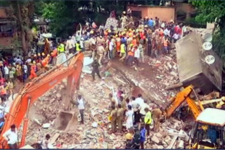 孟買舊公寓突然倒塌 12死6困瓦礫堆中