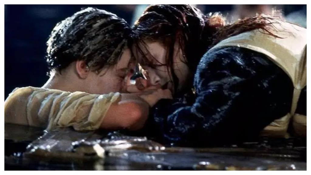 《鐵達尼號》害慘李奧納多的「門板」天價落槌！刷新好萊塢拍賣會紀錄
