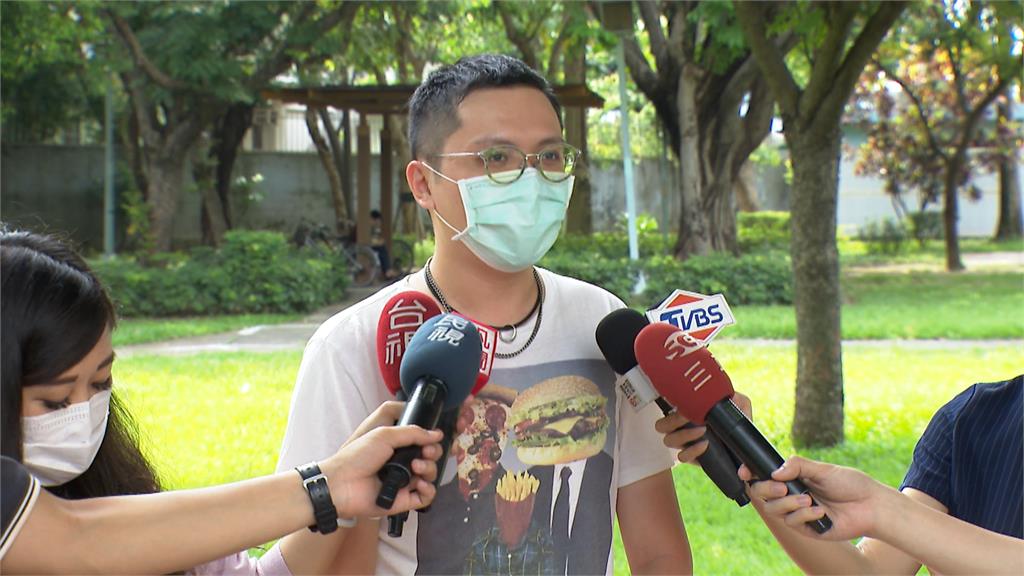 載孕妻險遭闖燈撞飛 騎士反遭嗆聲