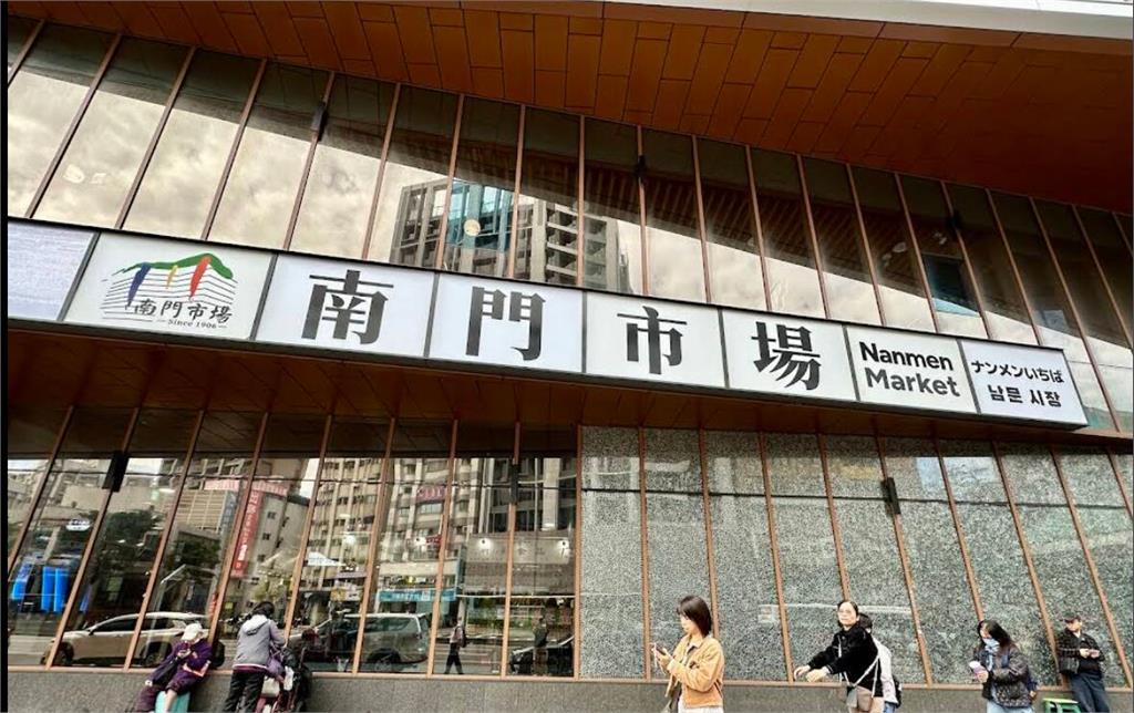 稅捐處女員工受困大樓走出不去　手寫「SOS」+規律閃燈真的獲救了