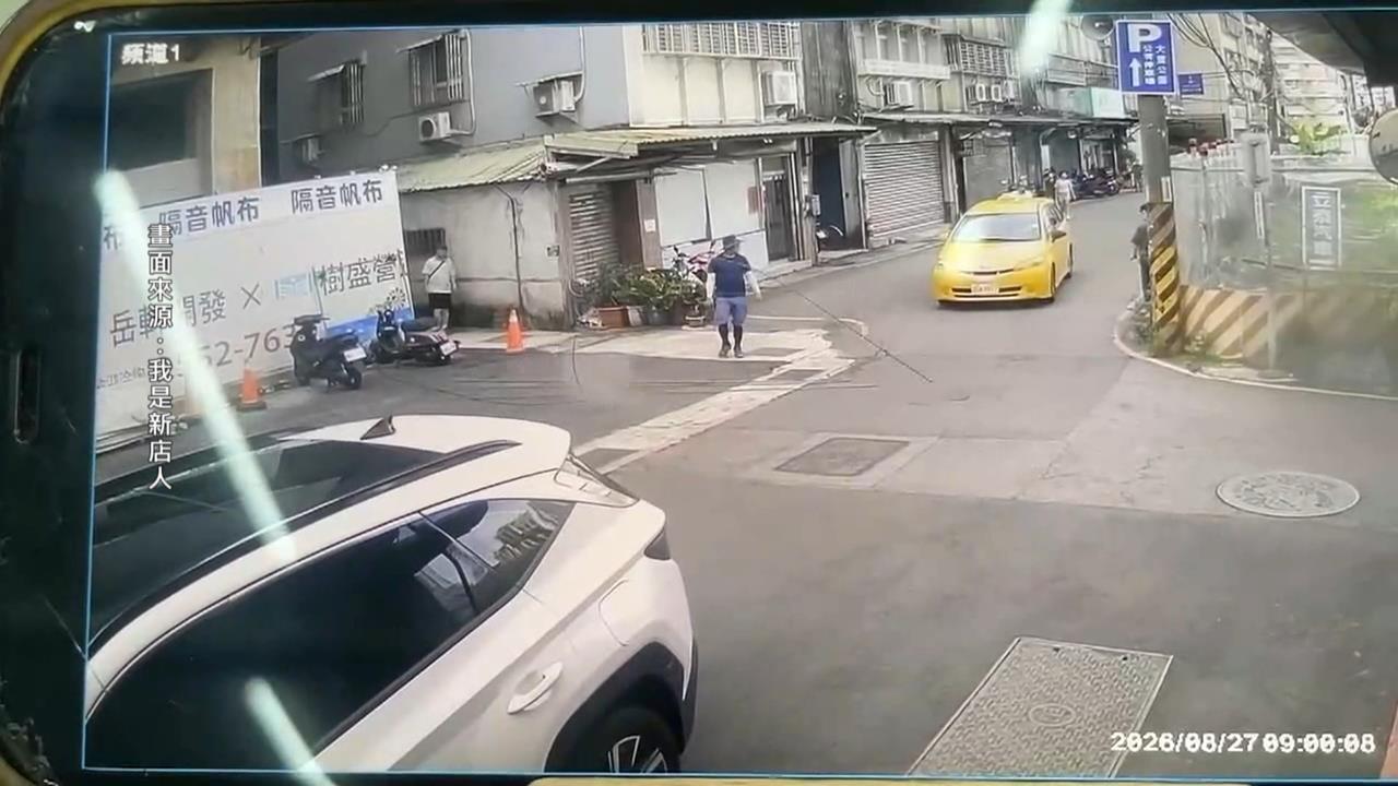 新店工地6支鋼筋從天降！　「差不到1公尺」險砸人