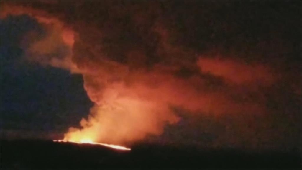 沉寂近４０年來首次噴發　夏威夷毛納羅亞火山流出大量熔岩