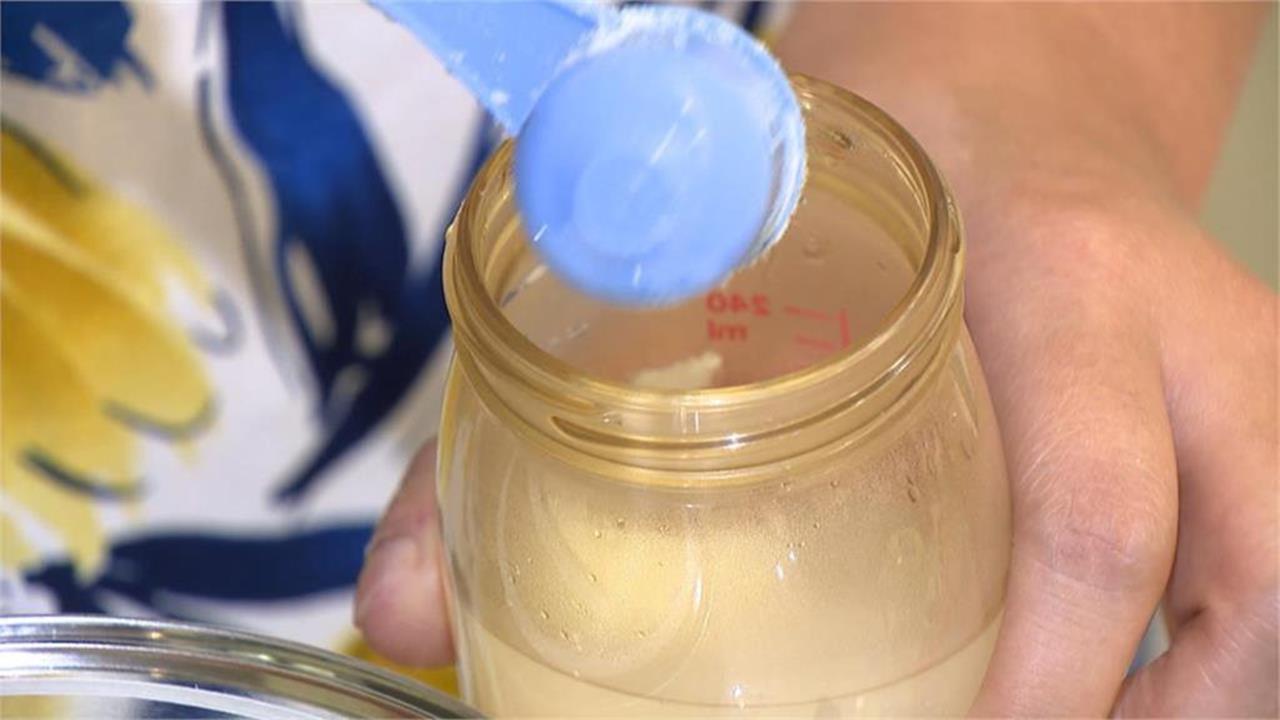 男友酒醉「喝朋友母乳」女友當場崩潰臭臉！網歪樓揪「1問題」：太母湯了吧