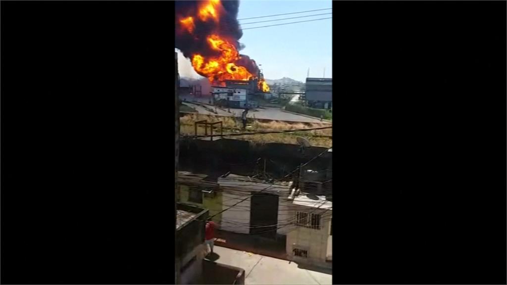 巴西煉油廠大火 濃煙衝天