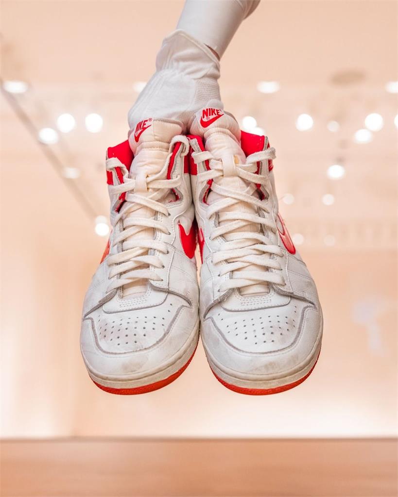 喬丹舊戰鞋飆出近4200萬天價　知名紅白款櫻木花道也穿過