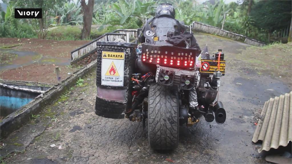 印尼男超熱愛蝙蝠俠　砸50萬DIY「蝙蝠機車」