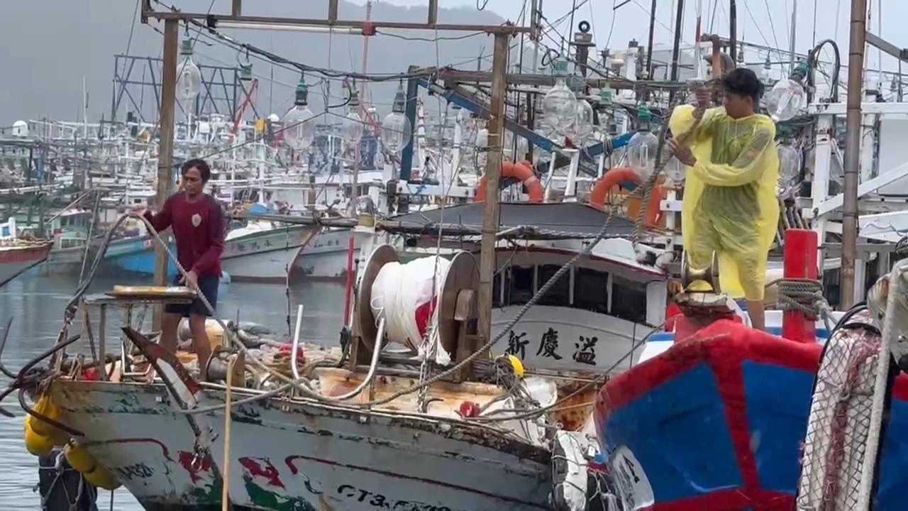 鳳凰北轉台！　明「北、東、恆春半島」防豪雨　基隆、宜蘭漁民綁好船隻防颱