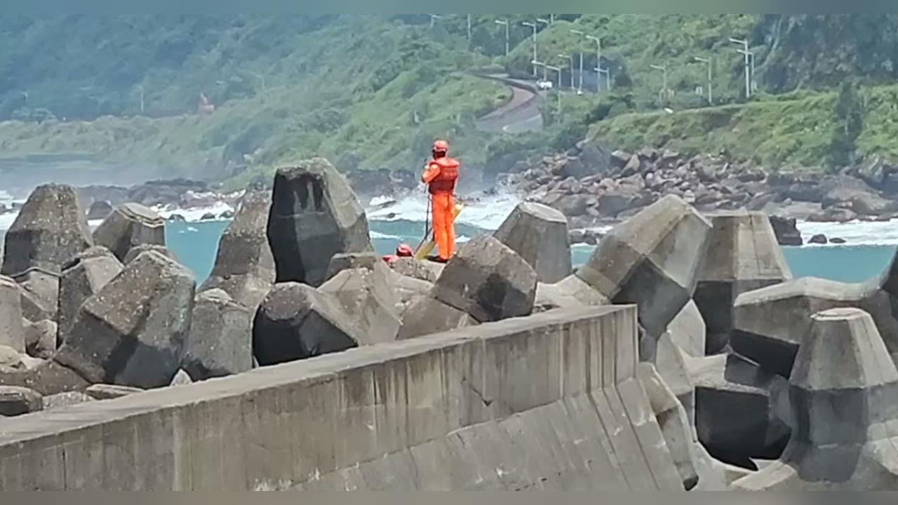 白海豚還沒來！大武崙沙灘傳意外「救生員遭浪捲走失蹤」
