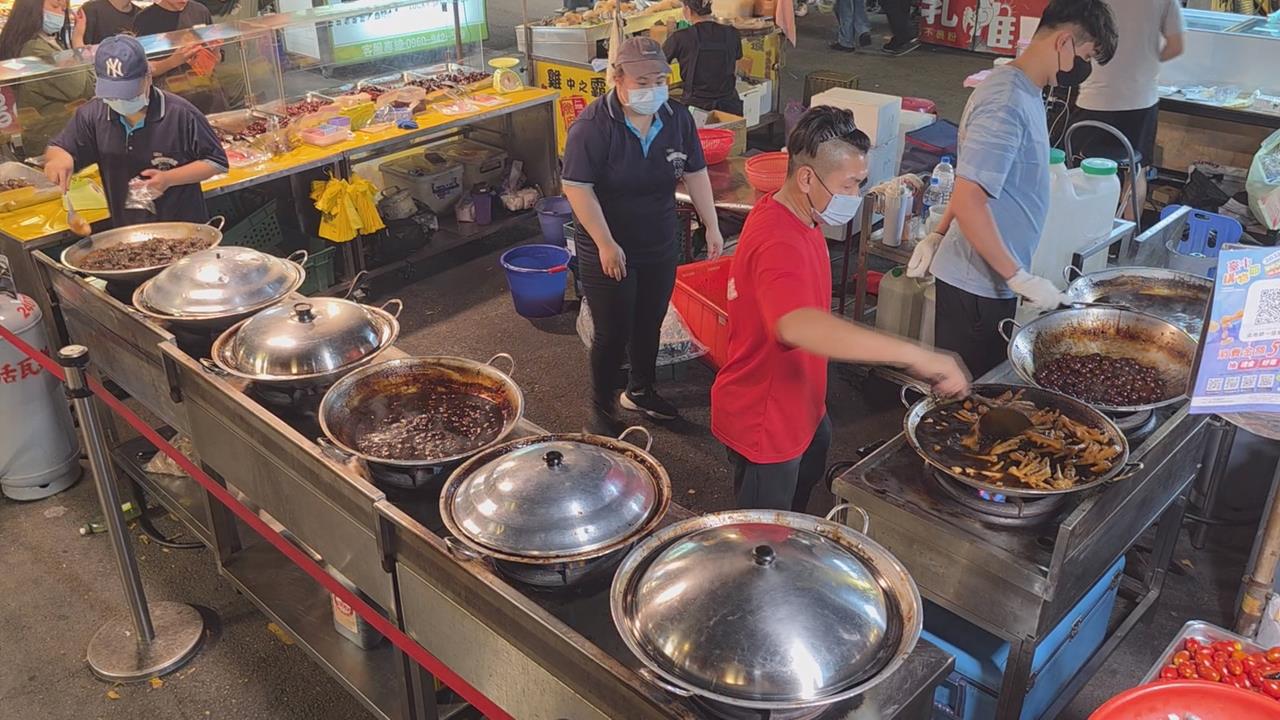 思母之心化動力　夜市滷味王「九鼎燒」火力全開噴汁