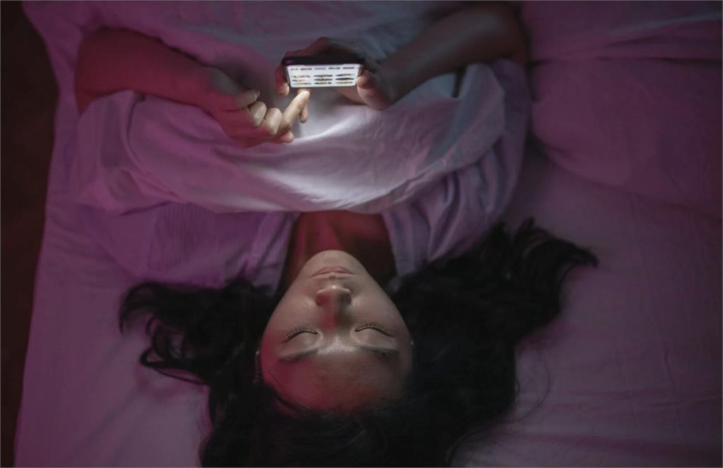 「網路成癮」看腦波就知道！   國衛院開發AI判讀工具、準確率86%