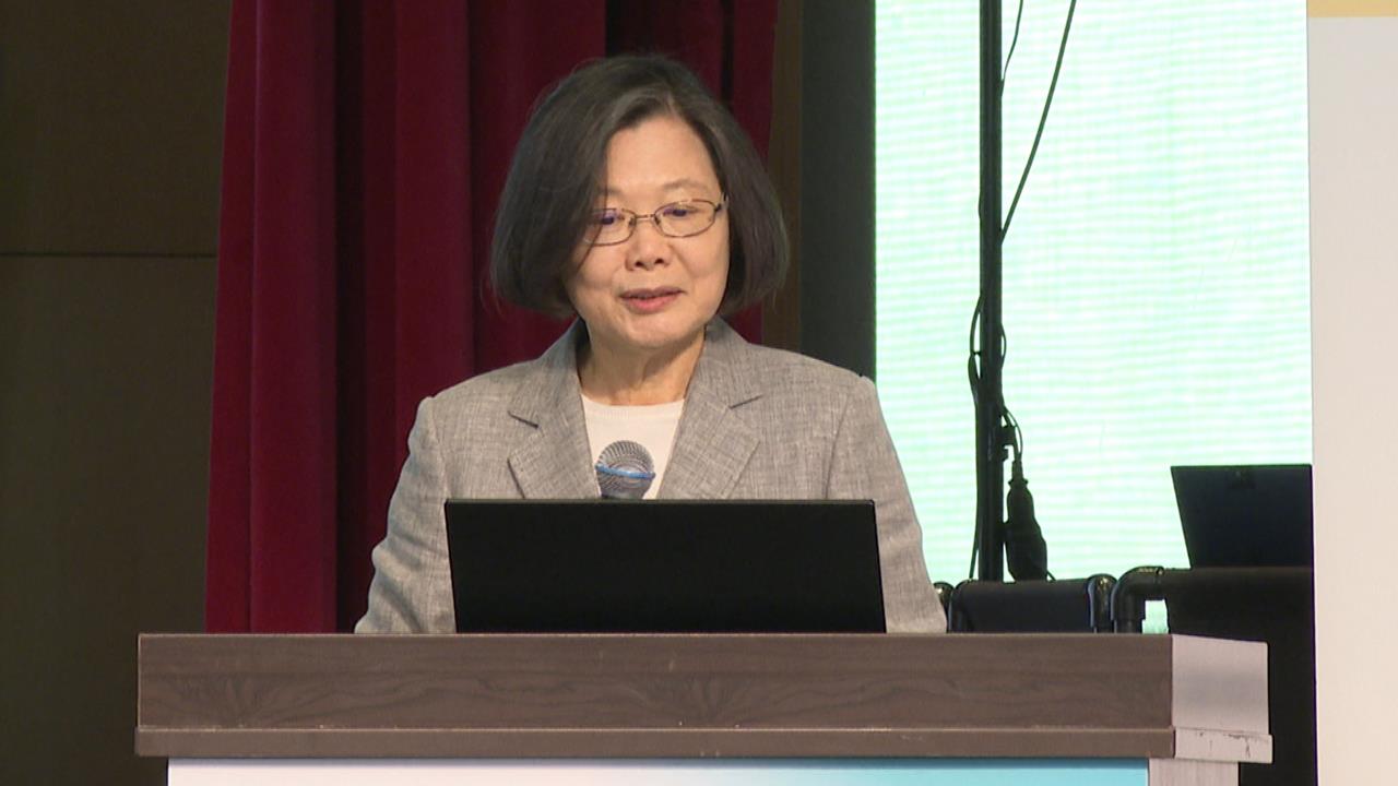 蔡英文高人氣!談從政強調「不是讓人崇拜」 社群上金句連發