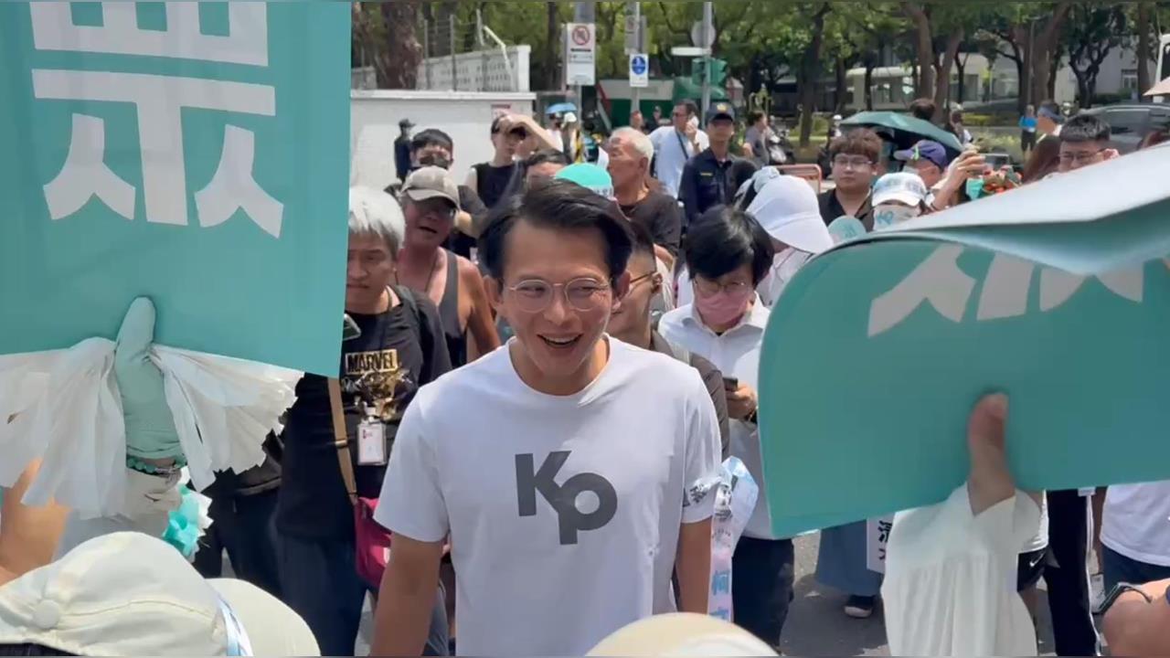 快新聞/柯文哲將交保離開 黃國昌預告:等等會在北檢門口發表宣言
