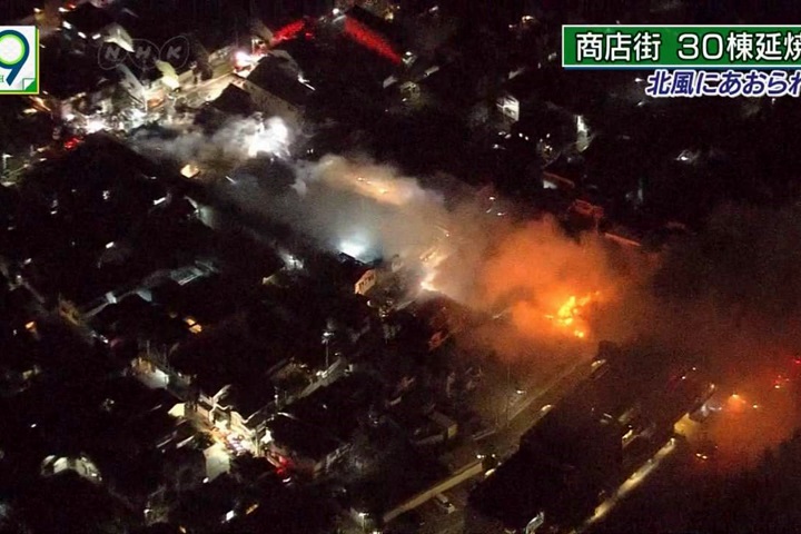 日本兵庫縣大火 30棟房子付之一炬