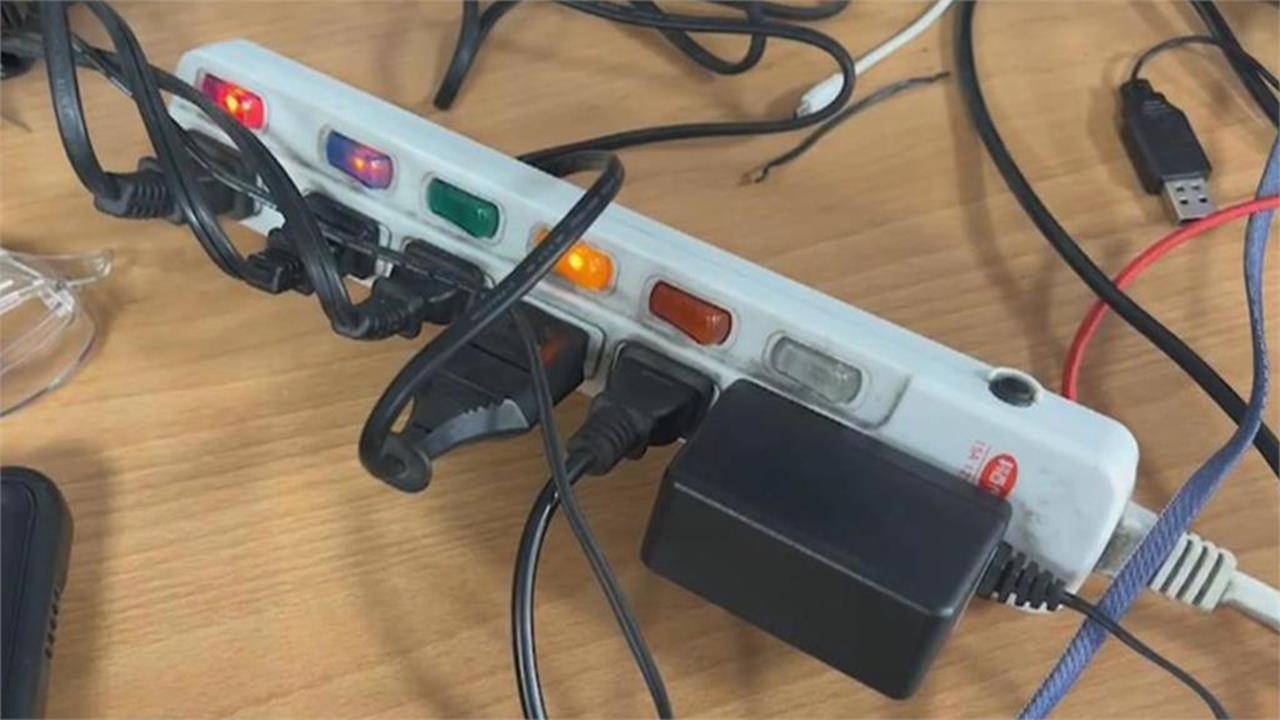 延長線「這樣收」恐導致火災！消防員示警「能輕易突破100度」曝保命3原則