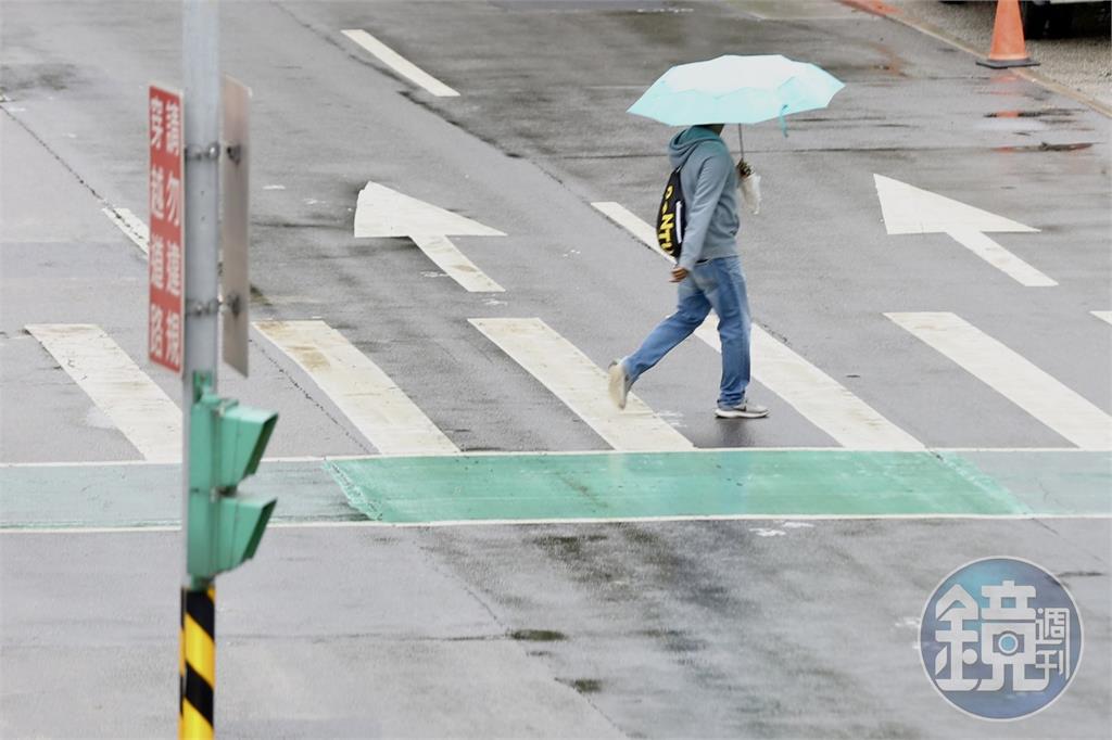 北台灣連日陰雨「要蓋被子了」　鄭明典曬一圖曝原因