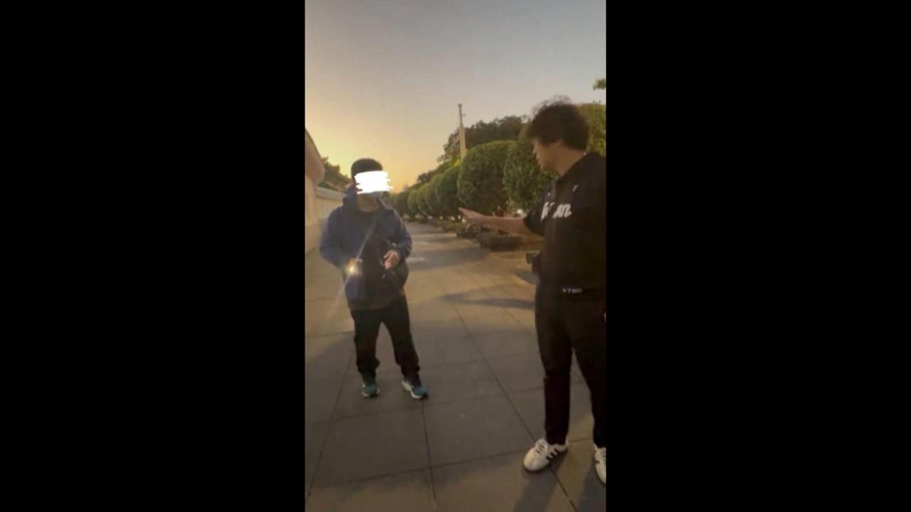 才遭中國發布「紅色通緝」 沈伯洋帶女兒出門被騷擾