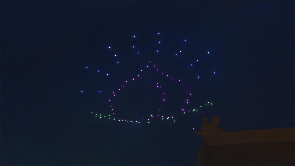 無人機隊慶媽祖誕辰！聖母廟上空上演燈光秀