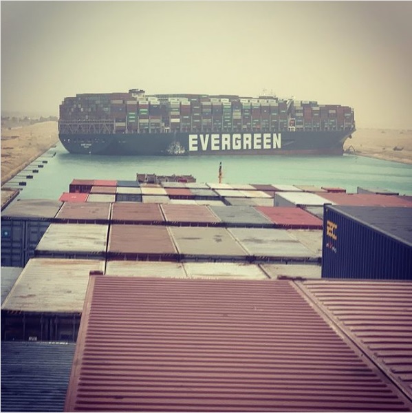 長榮貨櫃船卡在蘇伊士運河　釀海運大堵塞 