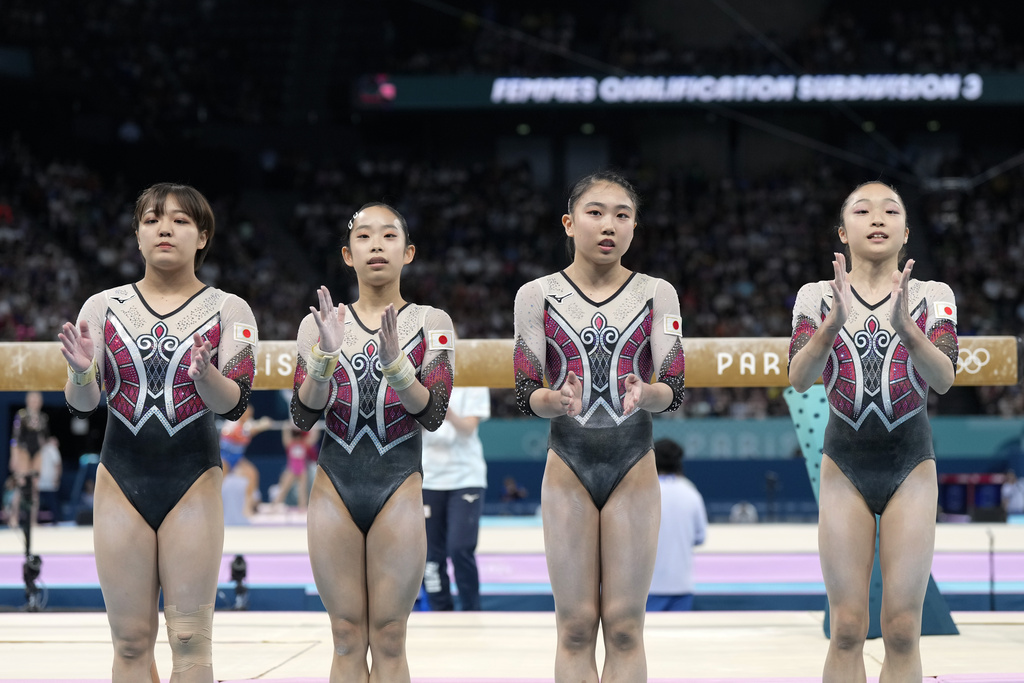 巴黎奧運／日本體操女團「沒王牌隊長」仍進決賽！賽後4人突擺神祕姿勢掀關注