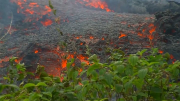 夏威夷火山持續噴發 道路又出現新裂縫
