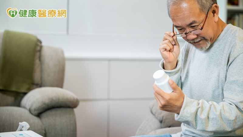 長輩服藥錯誤恐加速失能！藥師揭「5大地雷習慣」