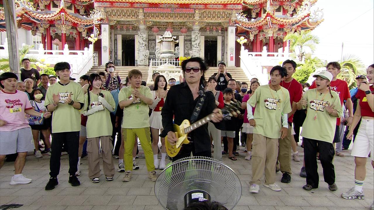 「伍佰」驚喜現身綜藝大集合！阿翔、郭忠祐組隊竟慘遭國小生輾壓