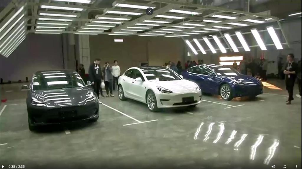 電動車特斯拉召回36萬輛車 更新全自動輔助駕駛軟體