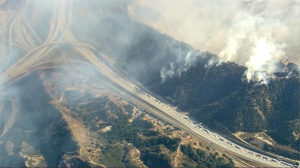 加州野火燒掉逾3679座足球場！一人不幸罹難