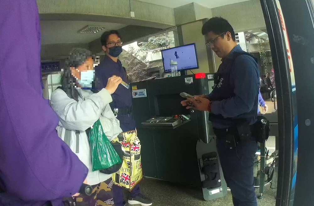 包包藏菜刀進法院　48歲婦辯閨密教切菜