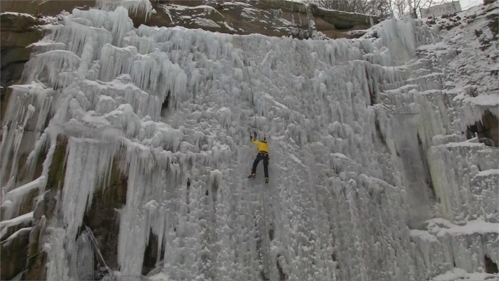 捷克廢棄採石場冰牆 變身攀冰運動聖地