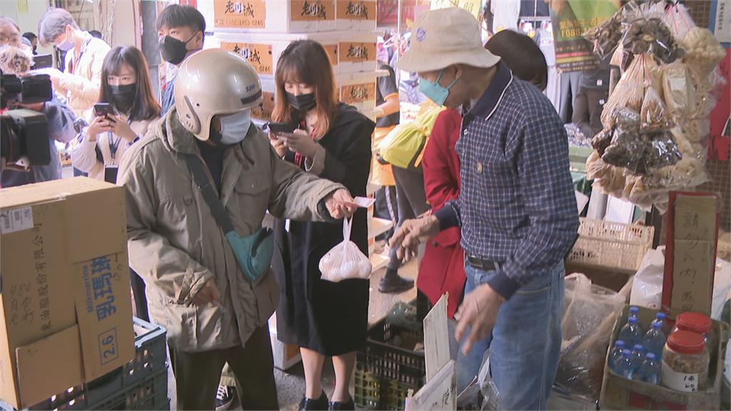 「買蛋得先消費200元雜貨」 客氣炸報警控雜貨店強賣