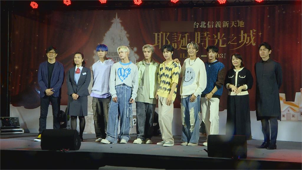 萬株雪白葉片疊成樹　百貨公司耶誕節浪漫開跑