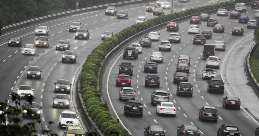 連假第二天!國道凌晨交通量達平日1.3倍 上午易塞7路段曝光