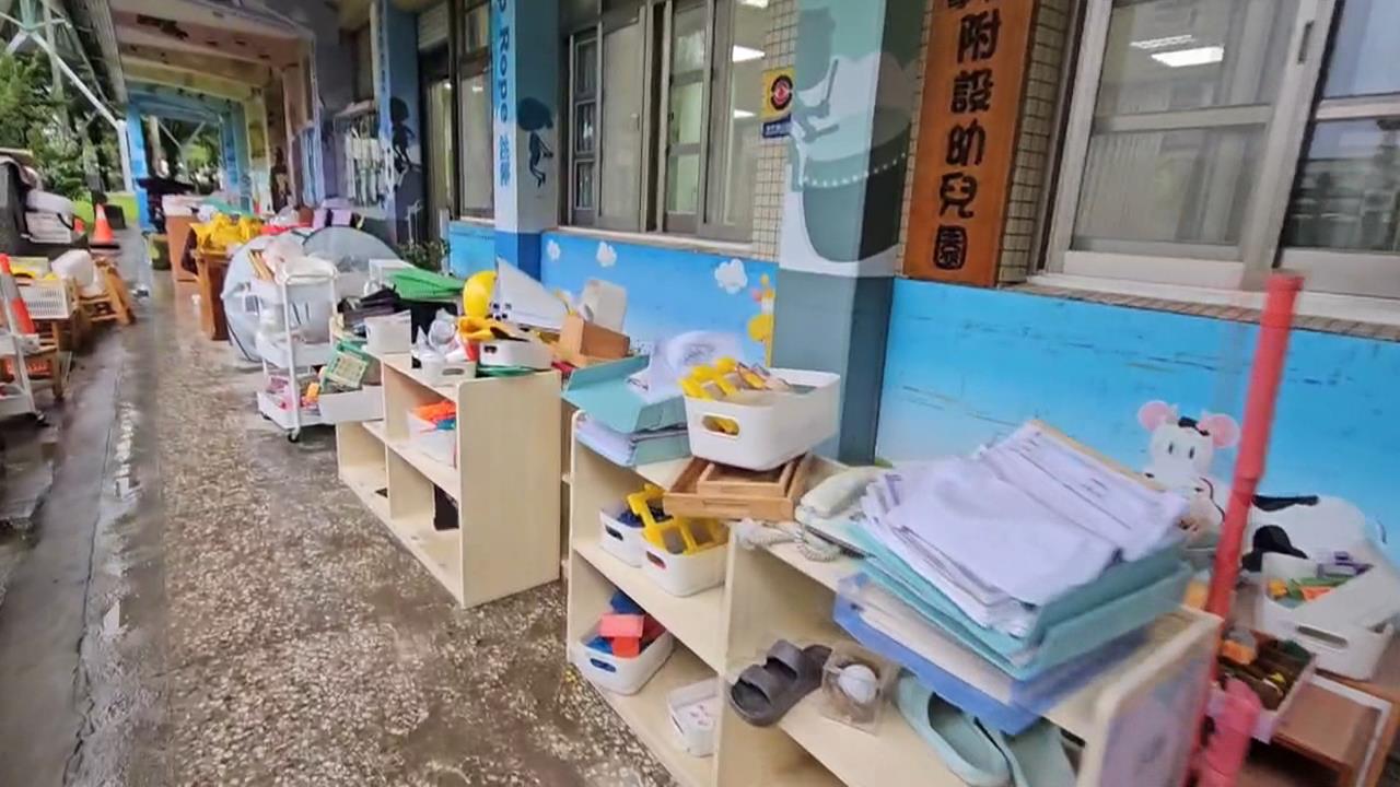 宜蘭累雨量破千!武淵國小慘淹 一樓校舍、桌椅全泡湯