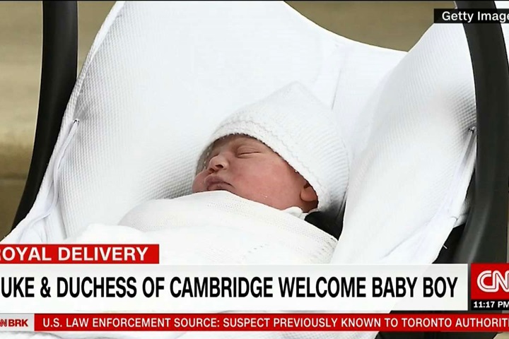 英王室再添新成員 凱特抱小王子亮相