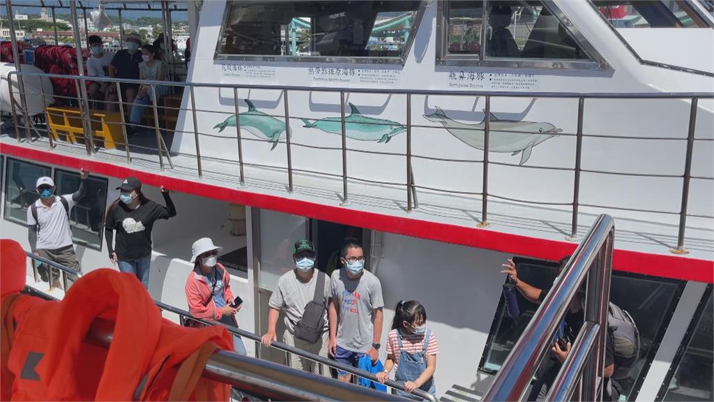 拚國旅商機　海洋公園跨界合作賞鯨業吸客