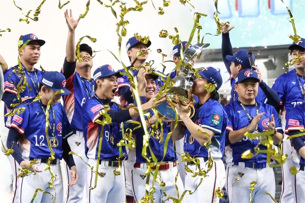 終結日本27連霸 歡慶「台灣奪冠」4超商祭出優惠!星巴克限時買1送1