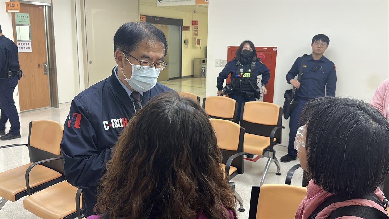 快新聞/持「足療刀」追殺到派出所前!台南隨機砍人2傷 黃偉哲趕赴成大醫院探視