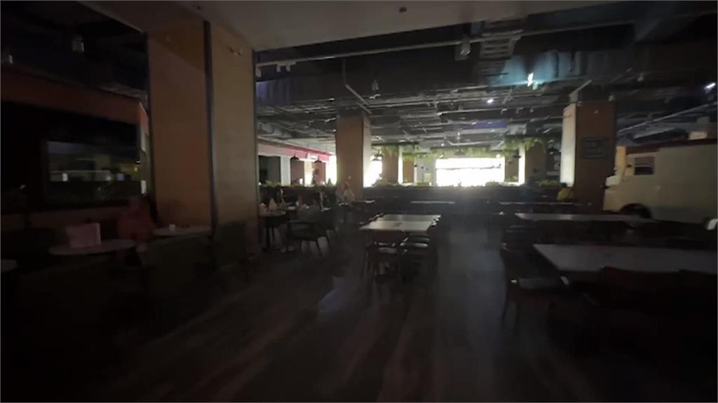 台中東區大停電 上千戶受影響 購物中心顧客摸黑用餐