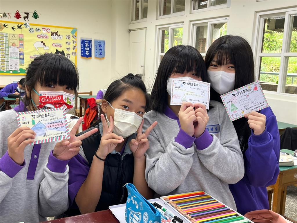 桃市圖紅梅分館攜手楊梅國中　《聖誕摘金句》閱讀特展盛大登場