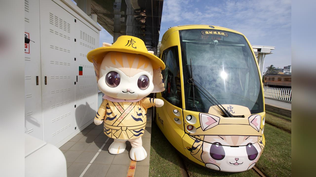 快新聞/高捷「蜜柑站長」跨界虎將軍 彩繪列車「蜜柑萌虎平安號」開行