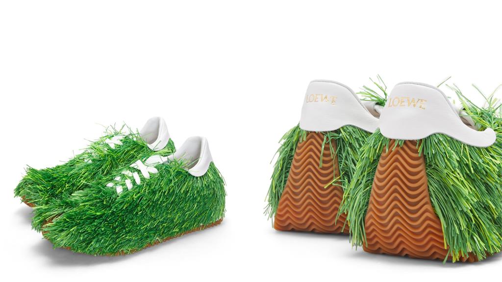 LOEWE「真•草鞋」在中國開賣！「一雙6.4萬」網諷：不如去田裡踩幾腳