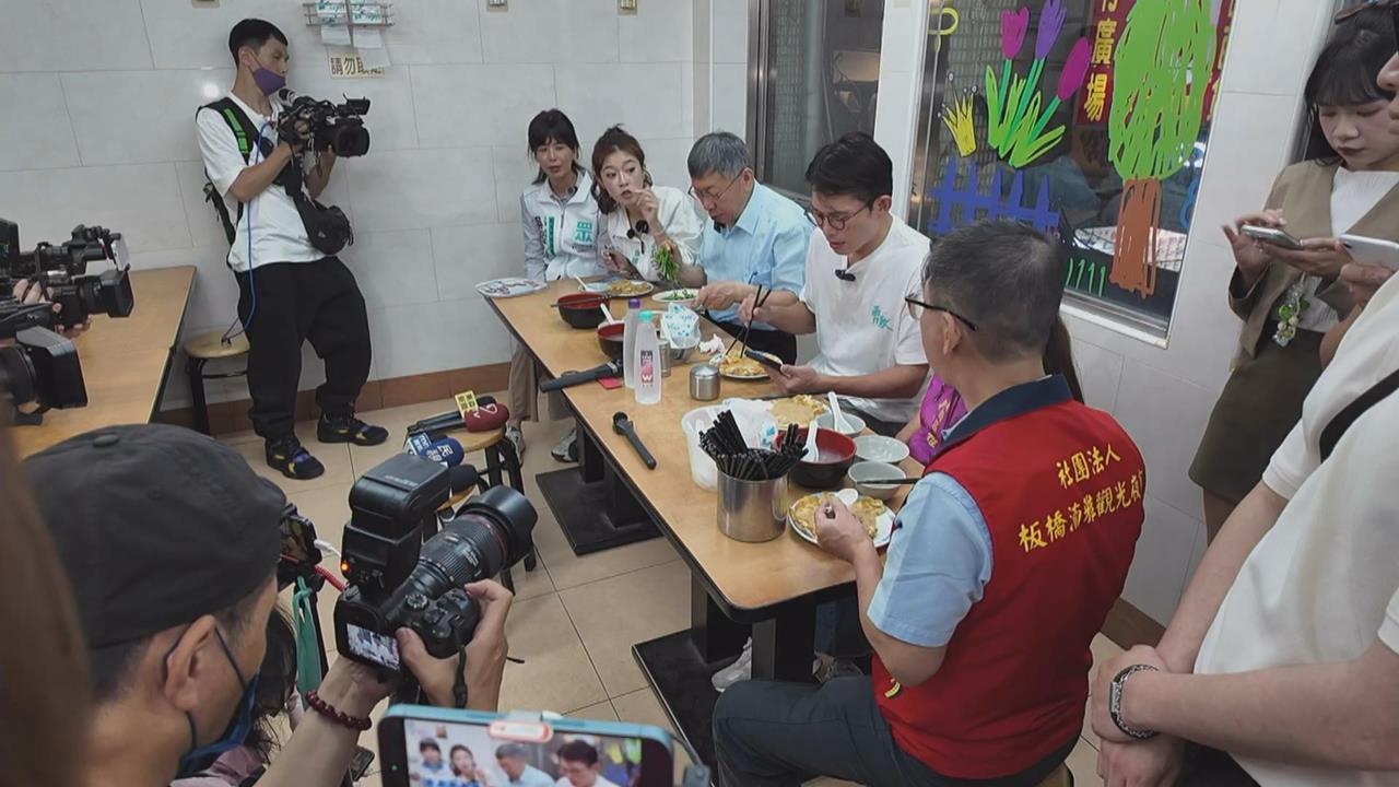 快新聞／柯文哲夜市又「搶菜」！直接拿走吃素參選人青菜　筷子還先插入碗內