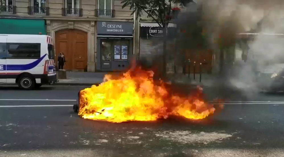 法國「黃背心」再上街頭　警民衝突至少200人被捕　