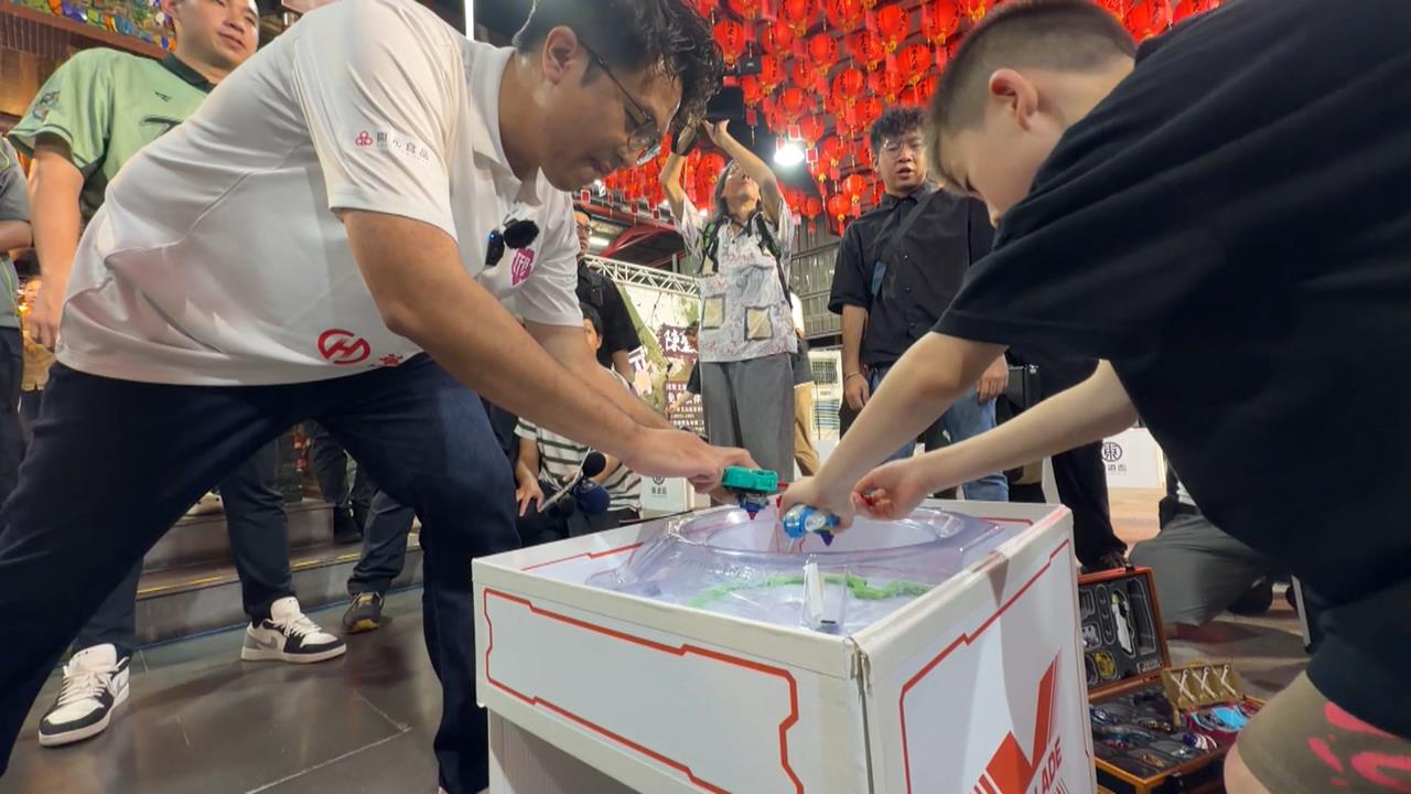 出席戰鬥陀螺大賽　沈伯洋：若當選將開拓更多競技空間