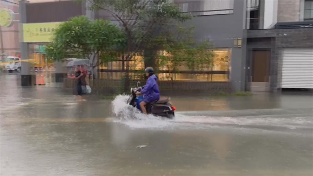 快新聞／雨繼續炸！　5縣市大雨特報「防雷擊及強陣風」