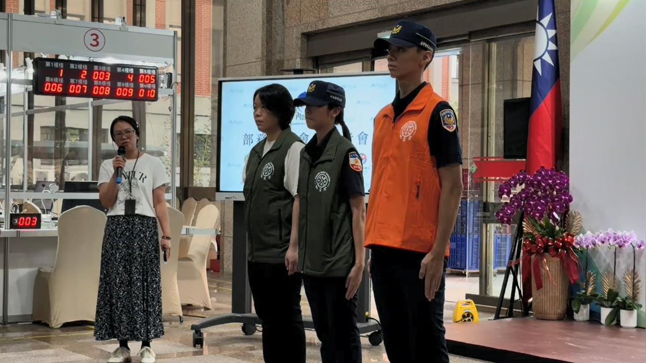 快新聞／國慶不只看雷虎！「鏟子超人」也來了　2500位防災士共襄盛舉